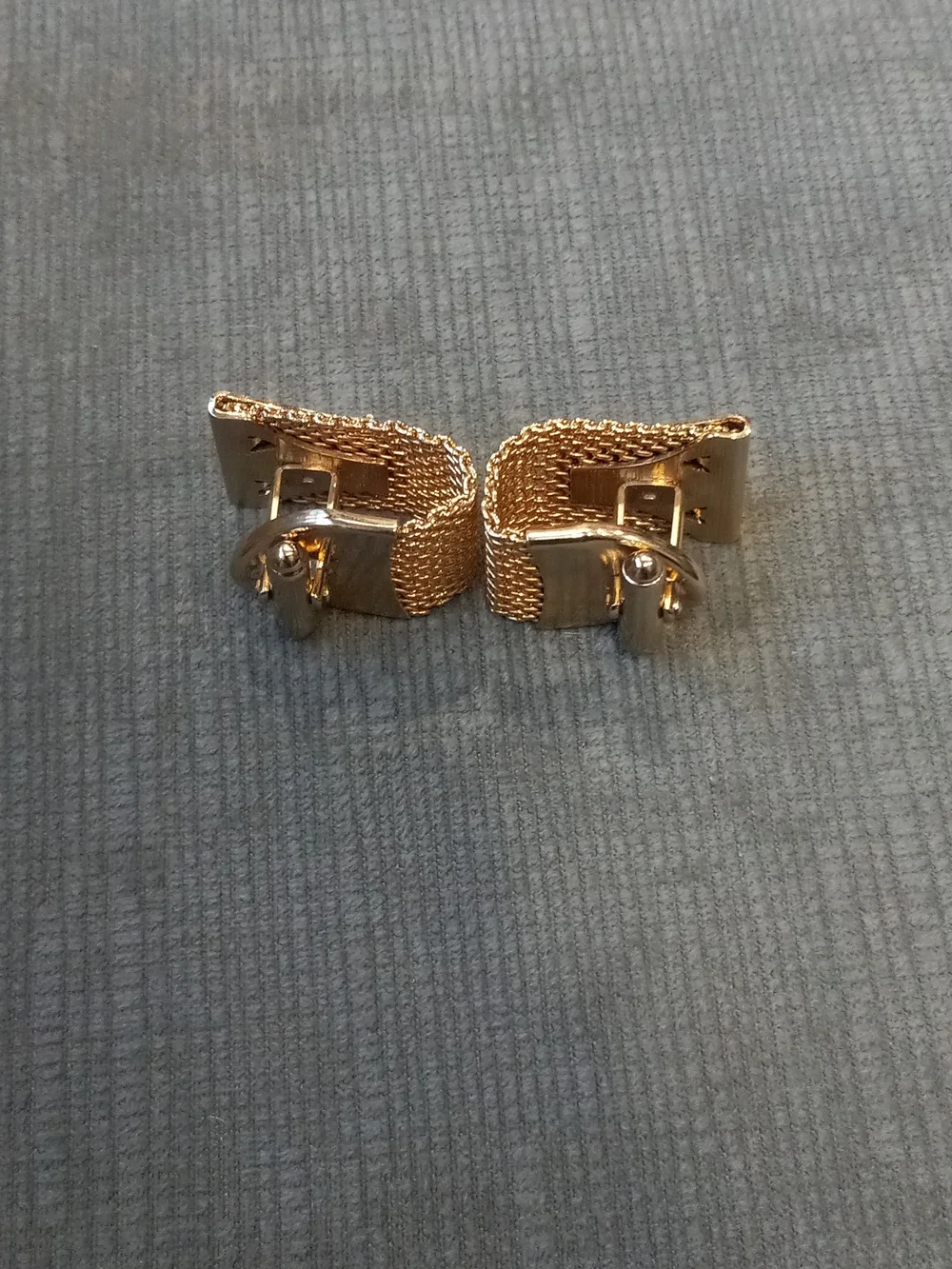 N/A elegant gold